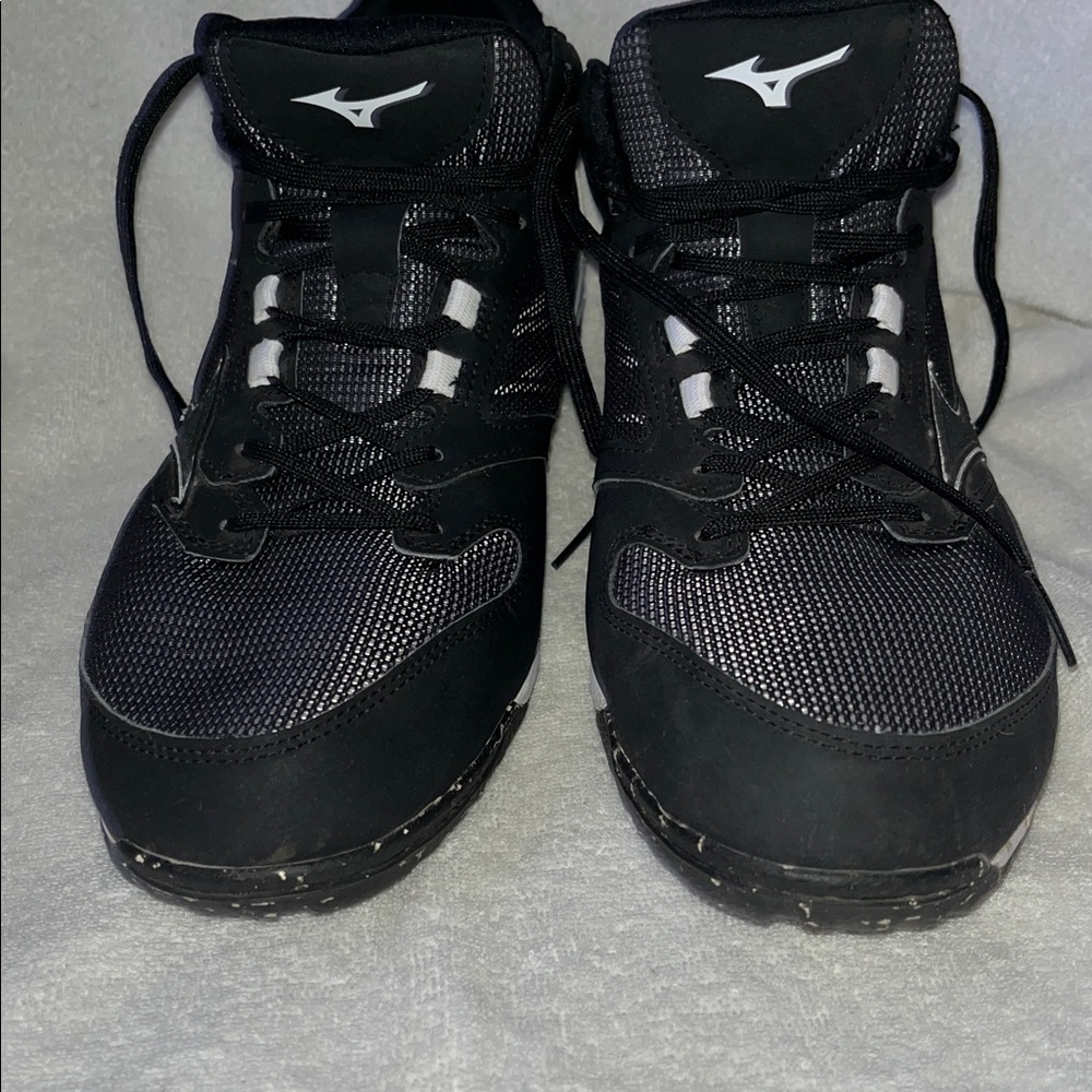 Mizuno Men's Black and Gray Athletic Shoes - Picture 2 of 9